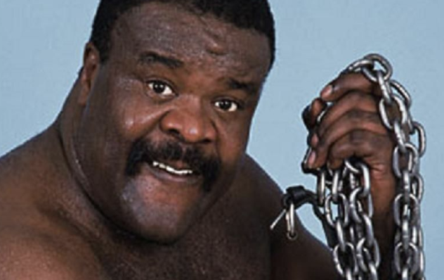 Chicago: Pack of Youths Brutally Beat and Pepper Spray Pregnant White Woman, Cause Miscarriage